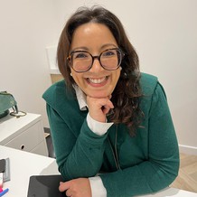 Leila Groum dans son cabinet